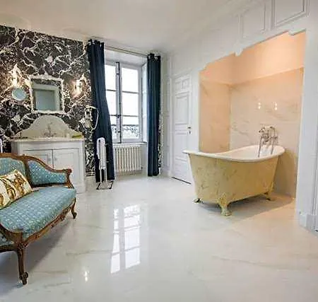 Hotel-restaurant La Montagne 4* Коломбе-ле-дёз-Эглиз